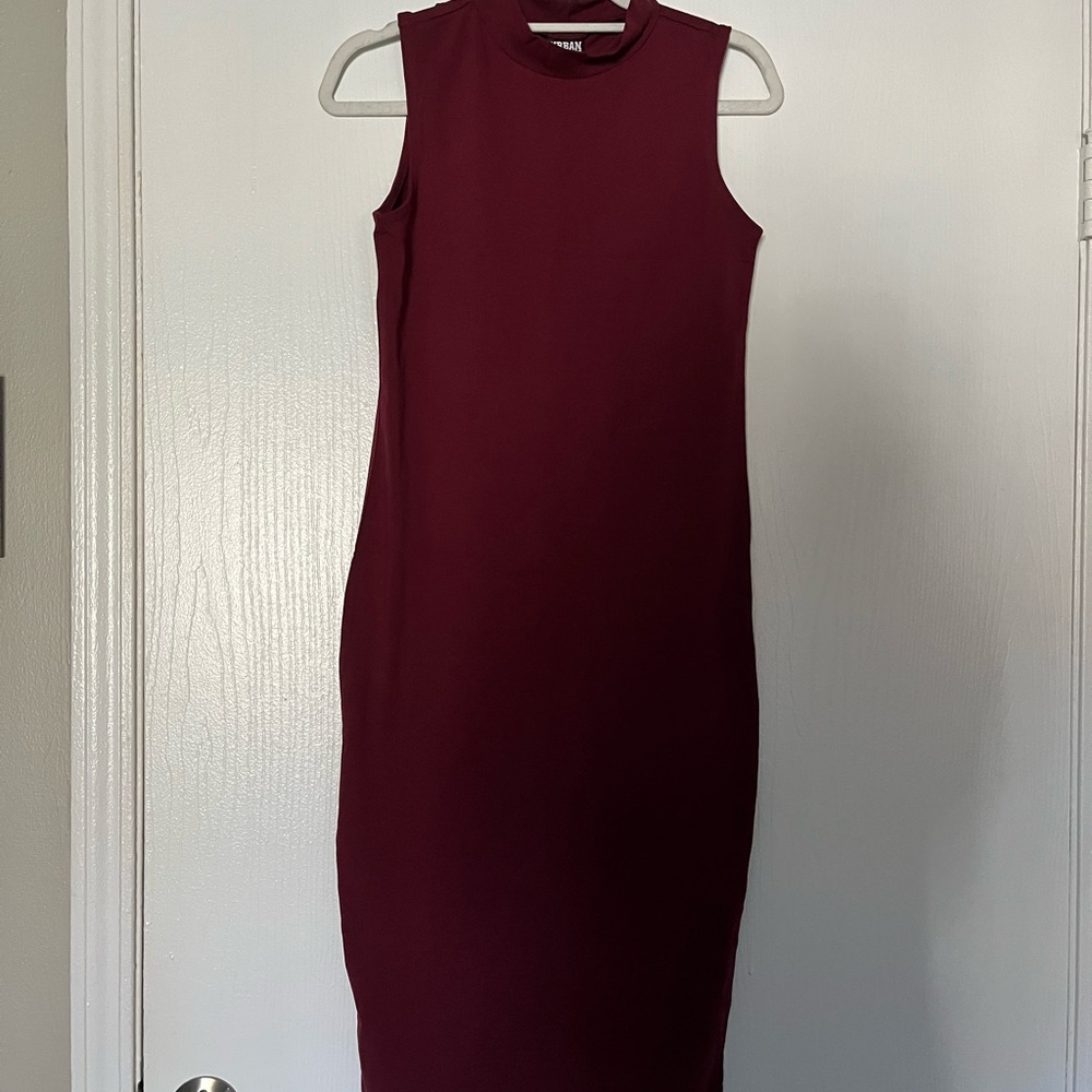 Elegant Sleeveless Burgundy Dress